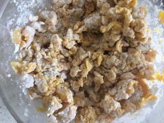 7、芝士地瓜球,搅拌成雪花状