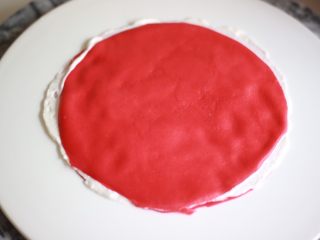 18、红丝绒渐变千层蛋糕,再盖上第二张