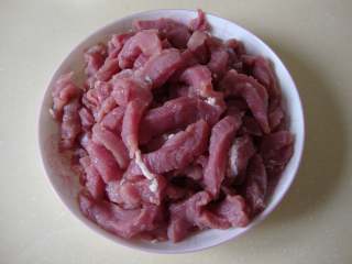 4、芹菜薄饼卷肉丝,洋葱、里脊切条