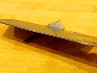 6、吉利虾,用刀在虾肉上轻轻打上花刀，不要用力，用力会把虾肉切段