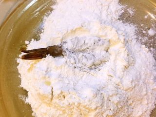 14、吉利虾,再裹上面粉