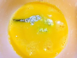 15、吉利虾,再裹上蛋液