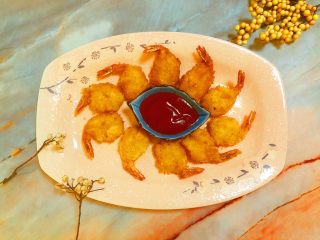 19、吉利虾,炸完后装盘，并配上番茄酱
