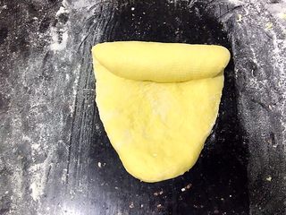 13、红萝卜白吐司,翻面卷起