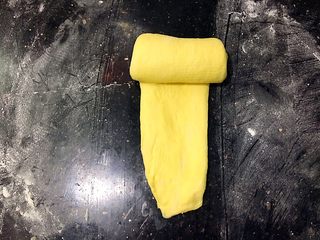 17、红萝卜白吐司,卷起