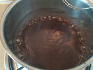 2、十分优秀de巧克力戚风蛋糕,在热油中可可粉很容易就化开,不会结块