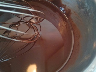 4、十分优秀de巧克力戚风蛋糕,也可以变得如此细腻,等油温稍微下降的时候