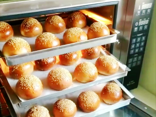 17、奶香汉堡胚,时间到，出炉啦！