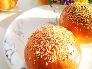 20、奶香汉堡胚,夹上喜欢的蔬菜和其他食材，就是美味的汉堡包啦！