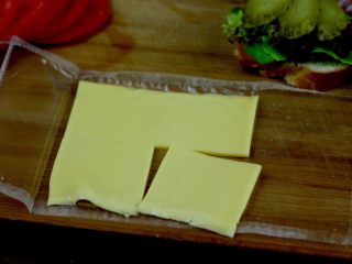 9、开放三明治,芝士片切四块