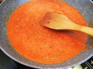 6、普罗旺斯烩菜～《Ratatouille》蔬菜杂烩,用料理机打磨成酱汁，倒入锅中熬煮收干水份即可。