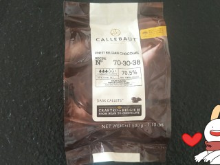 1、香浓巧克力爆浆面包,这次我用的是百分之70巧克力可以参考下做出来很有巧克力味但是有点苦