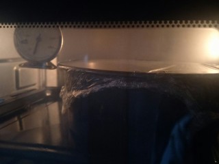 10、香浓巧克力爆浆面包,发酵一小时