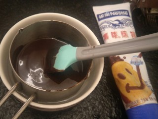 14、香浓巧克力爆浆面包,变得甜甜的啦