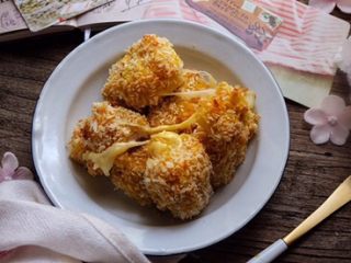 8、无油低脂 会拉丝的 爆浆芝士鸡米花,简单的材料和做法,味道却很好 不信你试试~