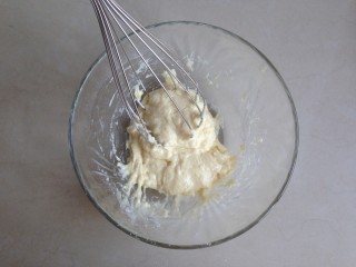 5、波浪纹双色戚风蛋糕,划Z拌至不见干粉