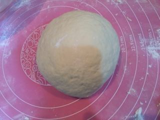 8、班尼迪克蛋 英式马芬 水波蛋 荷兰酱做法,揉至成光滑的面团。