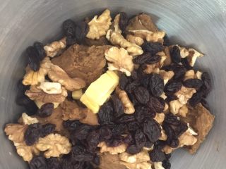 9、伯爵红茶核果软欧,放入朗姆酒葡萄干,2档,和面5分钟即可