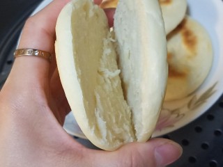 14、肉夹馍,烙好了切开看看，这样就熟了。