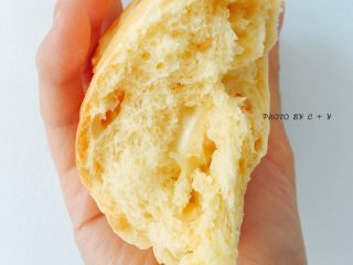 12、颗颗香浓花生粒入口的南瓜乳酪软欧包,撕面。