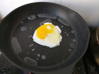 6、三明治,底部定型以后加少量的水，盖盖子