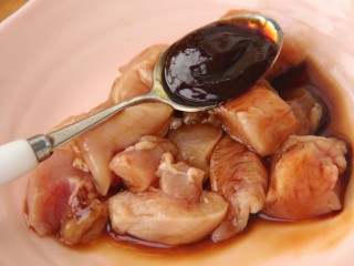 5、开放式鸡肉三明治,一勺黑胡椒酱