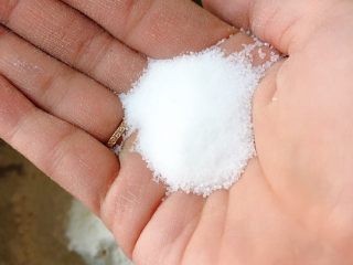 2、盐面包,里面加盐