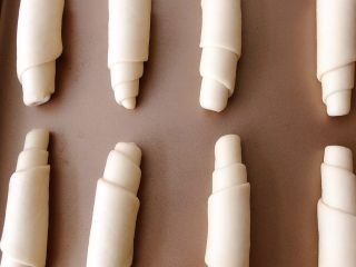 20、盐面包,全部卷好了，放烤箱里发酵