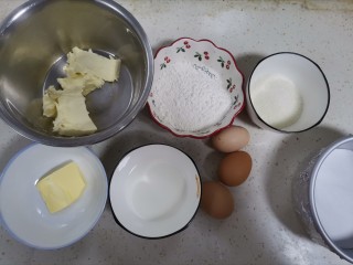 1、轻乳酪蛋糕????（抹茶奶油）,称好食材备用