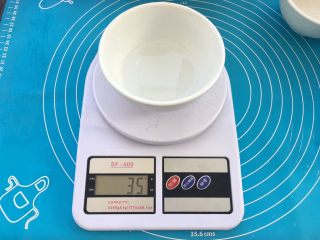 10、全面详细讲解～蛋黄酥,准备水35克