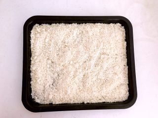 5、面包糠,取出来搅拌均匀