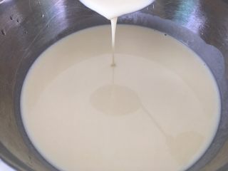 9、千层芒果蛋糕,直至细腻状态。