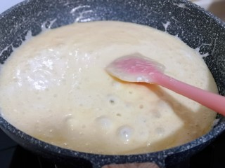 4、预热圣诞节  蔓越莓雪花酥,棉花糖全部融化。(切记全程小火)