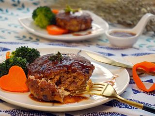 27、#食二星座#日式汉堡香酥肉饼（附红酒酱汁的做法）,好吃