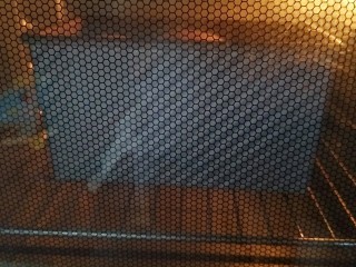 17、胡萝卜奶油吐司,烤箱预热180度，下层，35分钟，五分钟之后加盖锡纸。