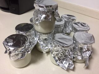 11、可以倒扣的自制老酸奶（面包机版）,拿出来直接可以吃了，吃不完的放冰箱冷藏。