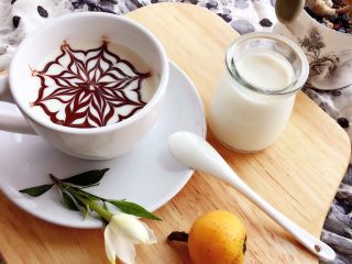 13、可以倒扣的自制老酸奶（面包机版）,还可以直接拉花的酸奶。