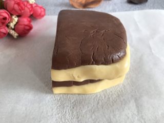 13、云石曲奇,切开后叠起来 然后在从中间切开