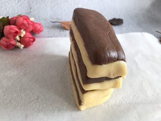 15、云石曲奇,叠起来,在从中间切开