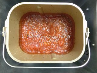 4、风车果丹皮,果粒山楂酱完成。