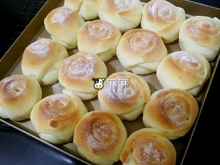 13、玫瑰面包,完成，晾凉至手温密封保存。