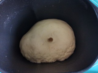 3、奶香红薯披萨,发酵至原来的2倍大小