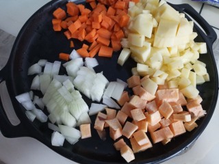 3、咖喱鸡排饭,胡萝卜,洋葱,土豆,红薯切块