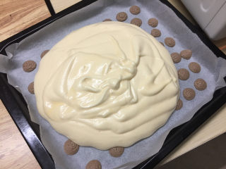 11、波点奶油蛋糕卷,取出倒入蛋糕糊。