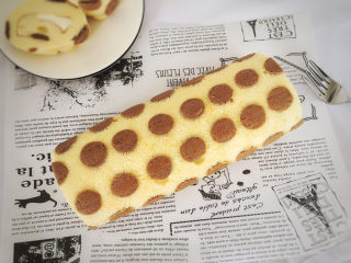 18、波点奶油蛋糕卷,好吃又好看的波点蛋糕卷完成!