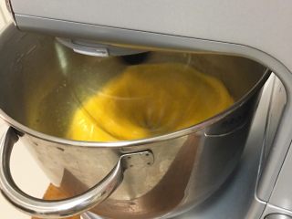 26、面包蛋糕混合包,这是搅拌的状态。