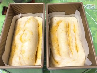 33、面包蛋糕混合包,蛋糕糊完成后，面包发酵也完成了，烤箱开始预热，175度，时间10分钟。