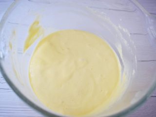 13、酸奶小蛋糕,翻拌均匀