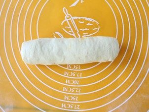 10、紫薯南瓜土司,卷好