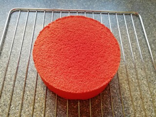 19、6寸红丝绒戚风蛋糕,完整脱模的戚风蛋糕。